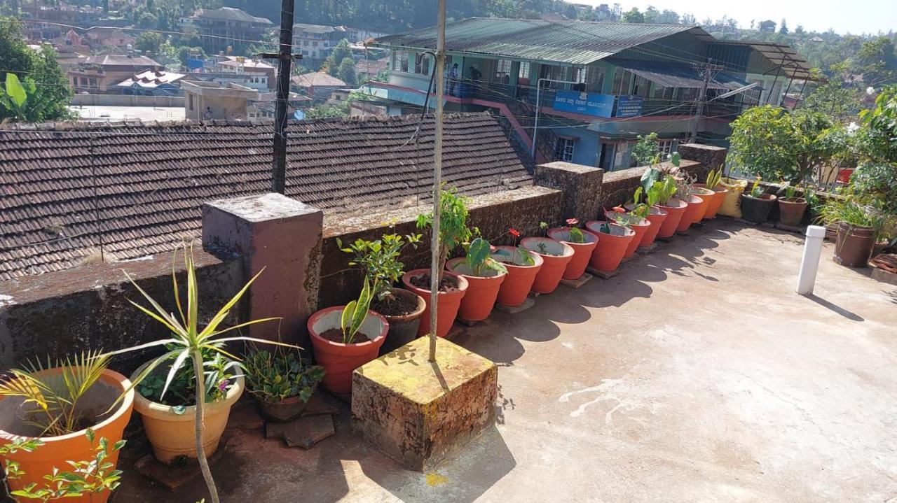 Honey Palace Homestay Madikeri Extérieur photo